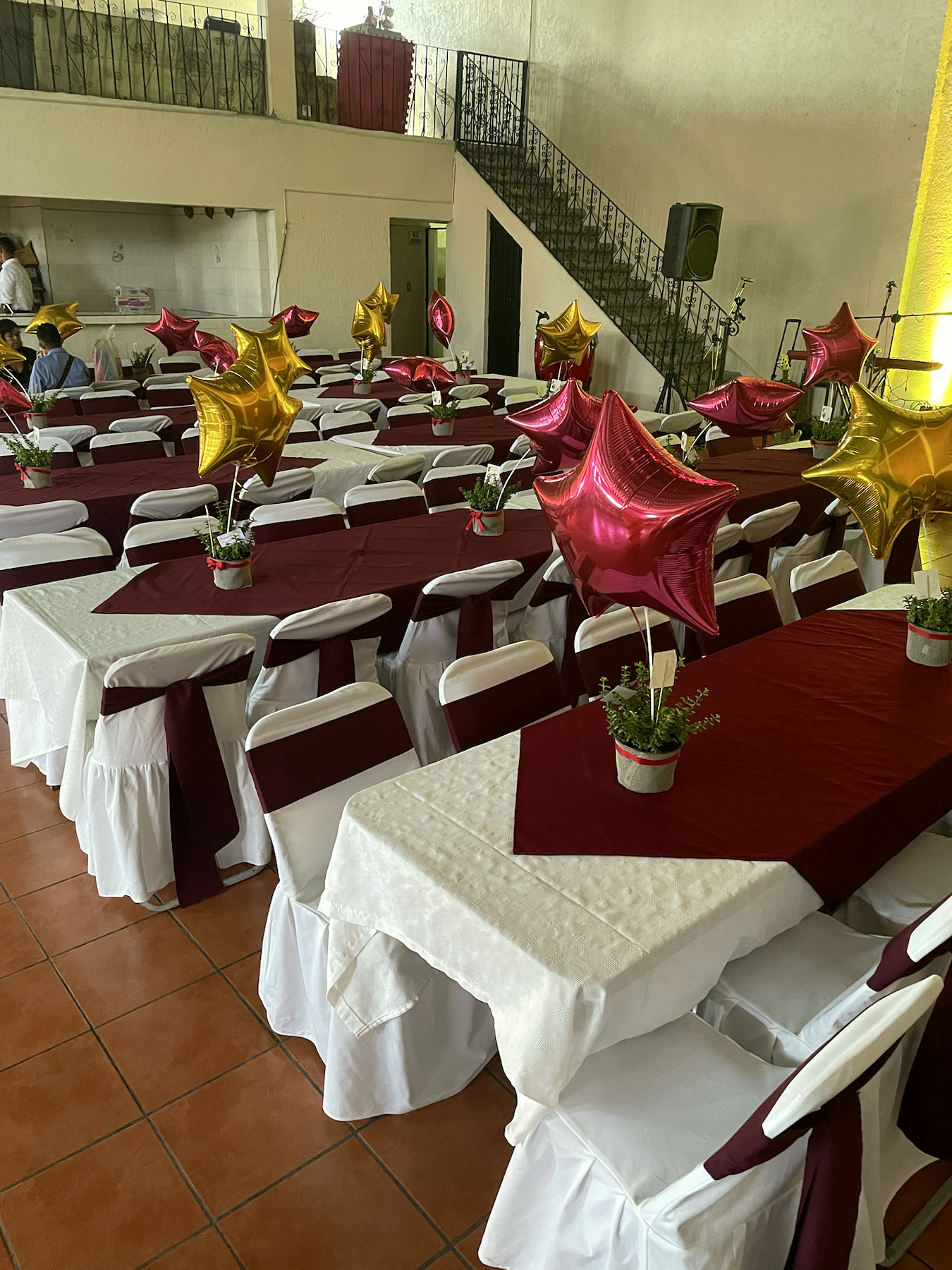 Decoración de mesas con globos estrella